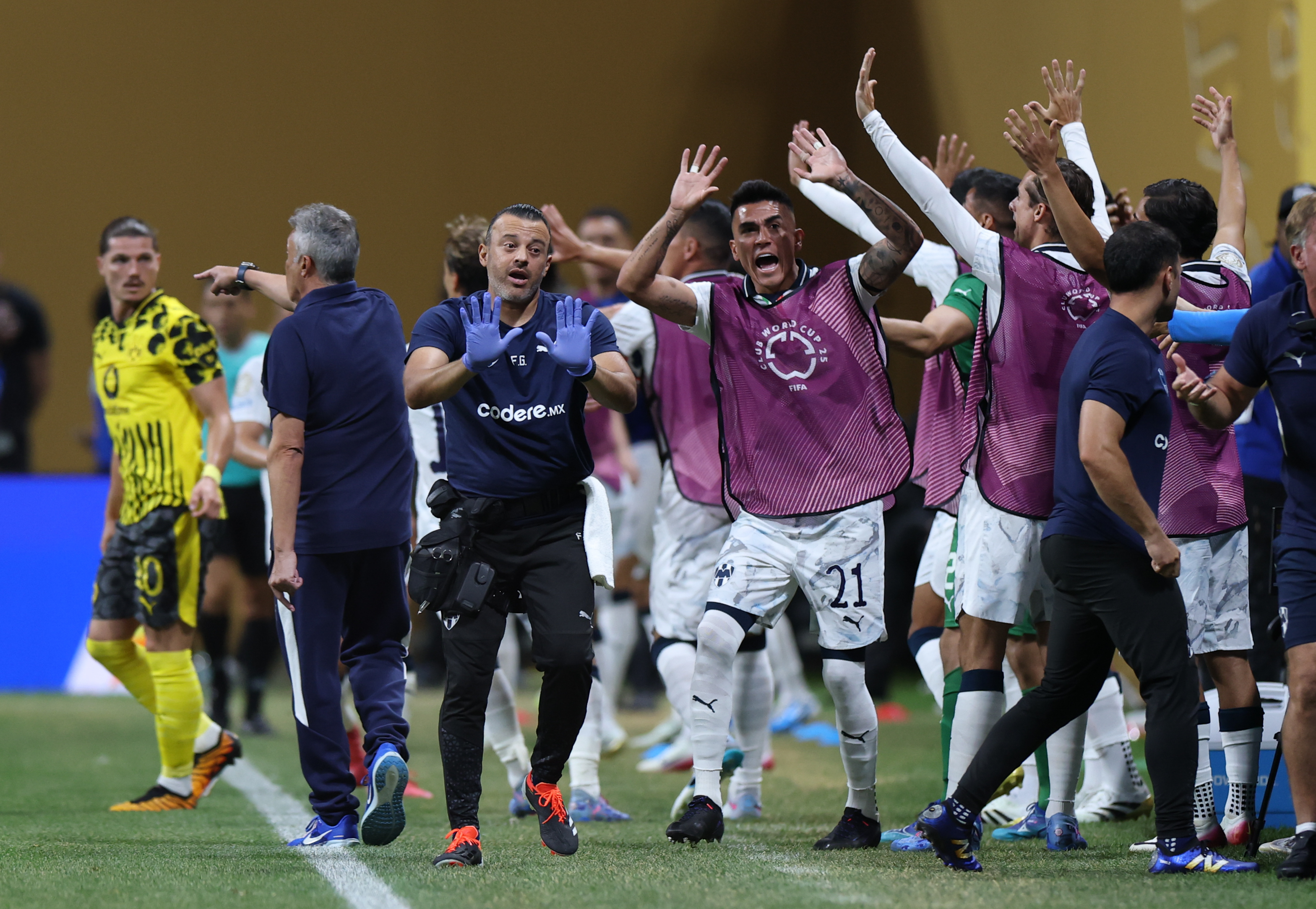 lol下注网站-包含多特蒙德客场连胜，雄踞德国足坛榜首的词条